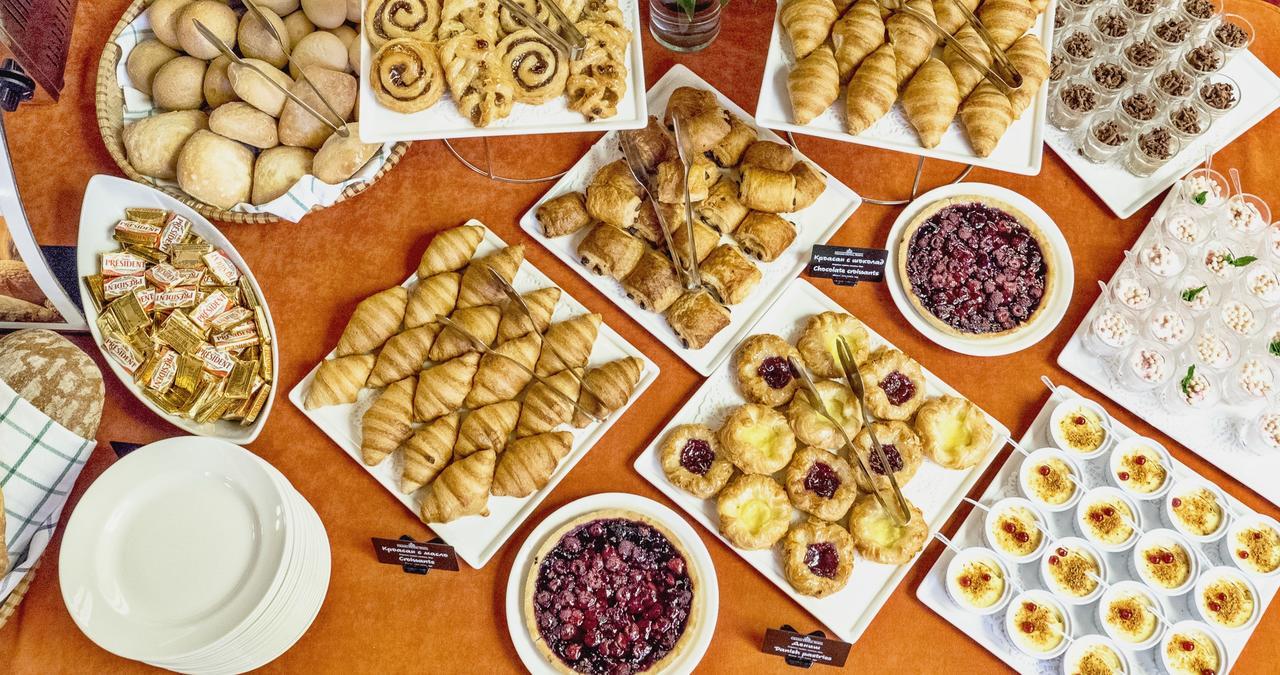 Grand Hotel Софія Екстер'єр фото A selection of pastries